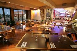 Options Tavern - Accommodation Fremantle 2