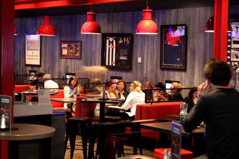 The Sporting Globe Bar & Grill - Accommodation Fremantle 3