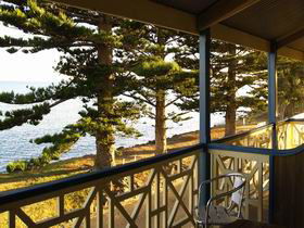 Robe Hotel - Accommodation Fremantle 0