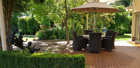 Camelot Garden Stroll - Accommodation Fremantle 1