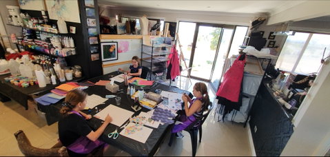 School Holidays - Kids Art Class - Painting - Accommodation Fremantle 2