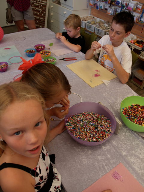 School Holiday One Hour Beading Workshops - Accommodation Fremantle 1