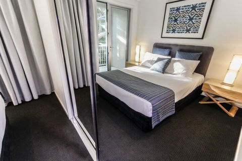 Island Views - Accommodation Fremantle 5