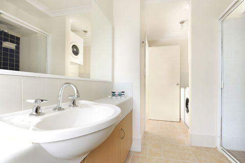 Lodestar Waterside Apartments - Accommodation Fremantle 5