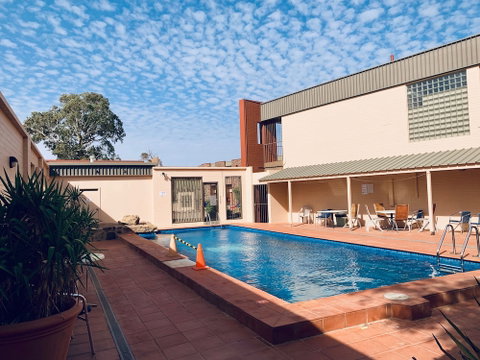 Desert Cave Hotel - Accommodation Fremantle 2