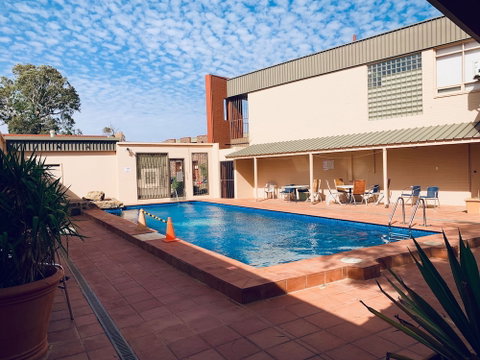 Desert Cave Hotel - Accommodation Fremantle 1