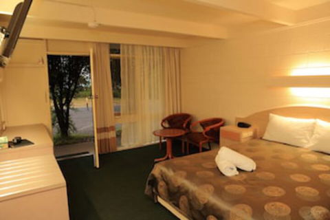Absolute Lakes Entrance - Accommodation Fremantle 0