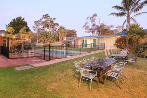 Absolute Lakes Entrance - Accommodation Fremantle 4