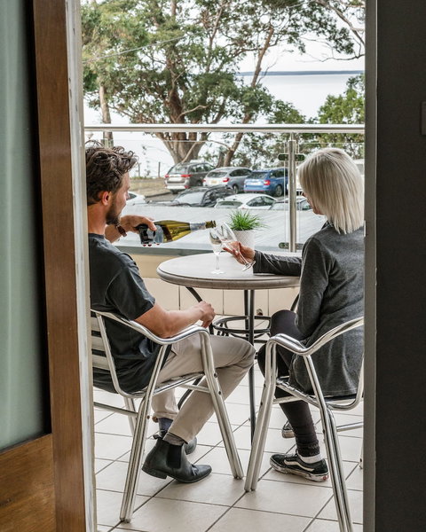 The Huskisson - Accommodation Fremantle 6