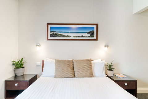 The Huskisson - Accommodation Fremantle 4