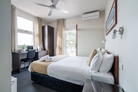 The Huskisson - Accommodation Fremantle 3