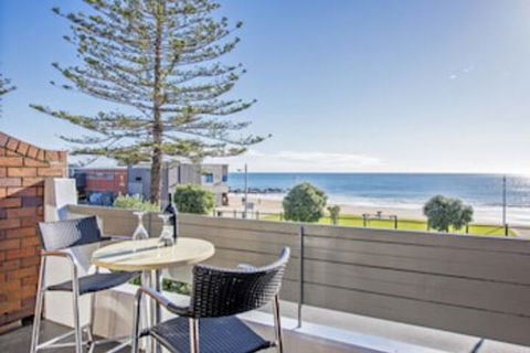 Beachfront Voyager Motor Inn - Accommodation Fremantle 0