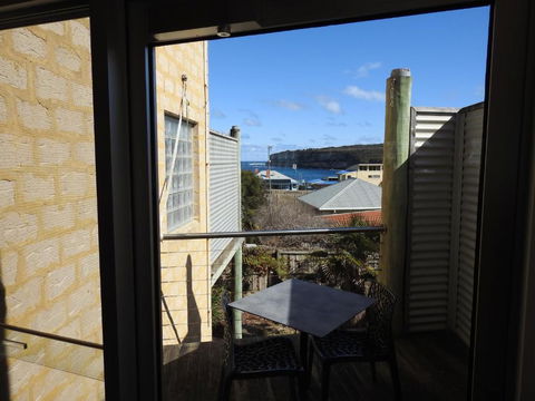 Waves Luxury Suites - Accommodation Fremantle 2