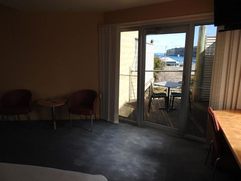 Waves Luxury Suites - Accommodation Fremantle 3