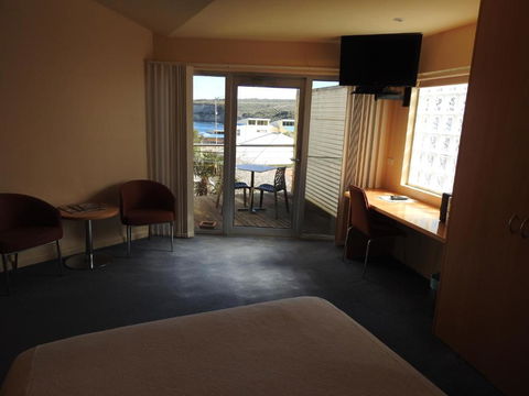 Waves Luxury Suites - Accommodation Fremantle 5
