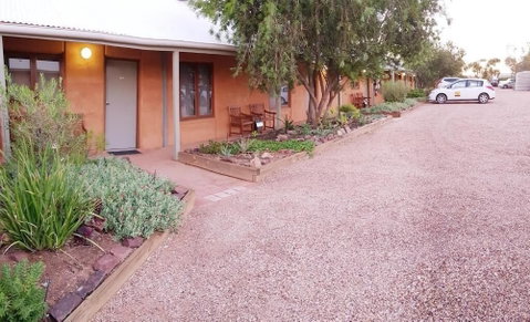Mud Hut Motel - Accommodation Fremantle 1