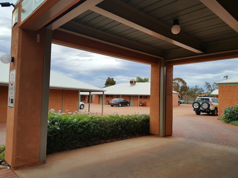 Mud Hut Motel - Accommodation Fremantle 0