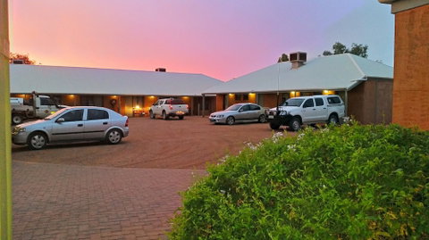 Mud Hut Motel - Accommodation Fremantle 2