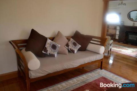 Hillside Cottage - Accommodation Fremantle 0