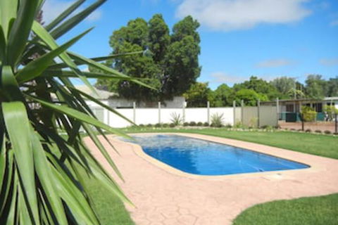 Longreach Tourist Park Caravan Park - Accommodation Fremantle 0