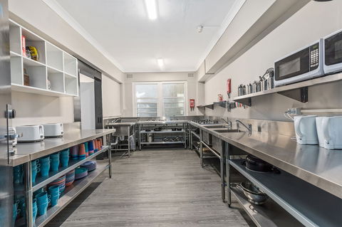 Ady's Place Backpackers - Accommodation Fremantle 6