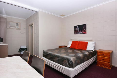 Motel Poinsettia - Accommodation Fremantle 5