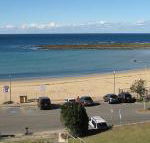 Toowoon Beach View 3br Villa 4 just steps to beach with views - Accommodation Fremantle