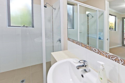 Whatmans Beach House - Accommodation Fremantle 6