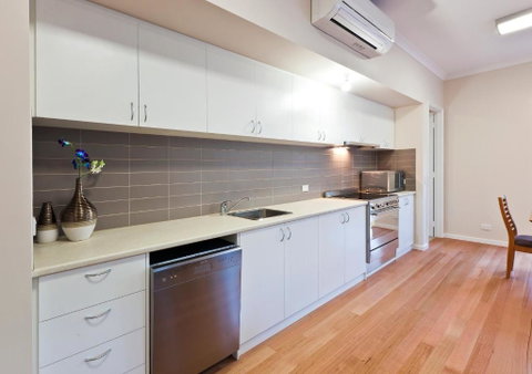 Whatmans Beach House - Accommodation Fremantle 5