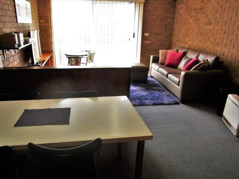 A Furnished Townhouse In Goulburn - Accommodation Fremantle 5