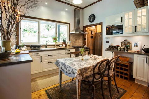 A Winter Rose - Accommodation Fremantle 4