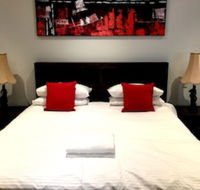 Deluxe Lake View House - Accommodation Fremantle