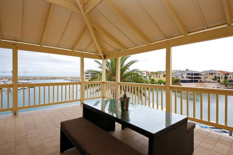 The Marina Hotel - Mindarie - Accommodation Fremantle 1