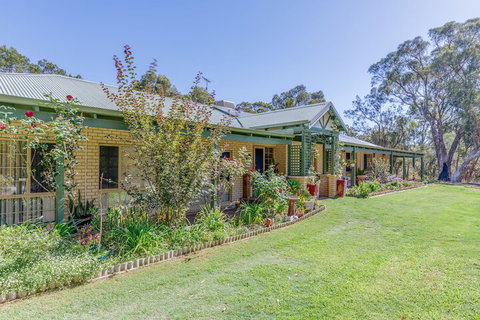 Devonleigh Bed & Breakfast - Accommodation Fremantle 3