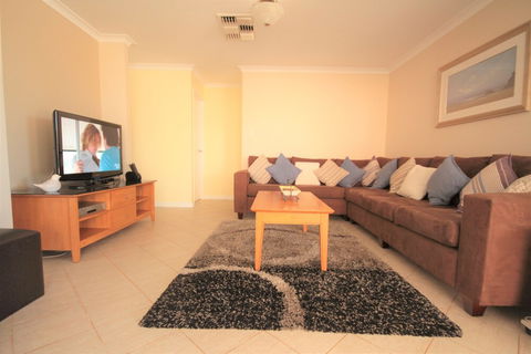 Castaway - Accommodation Fremantle 4