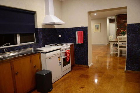 Ratcliff Cottage - Accommodation Fremantle 7