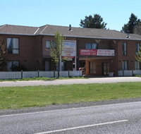 Snow Gate Motel and Apartments