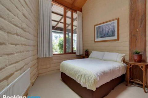Tinderbox Cliff House - Accommodation Fremantle 2