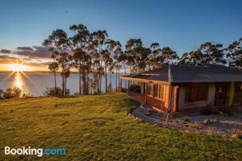Tinderbox Cliff House - Accommodation Fremantle 0