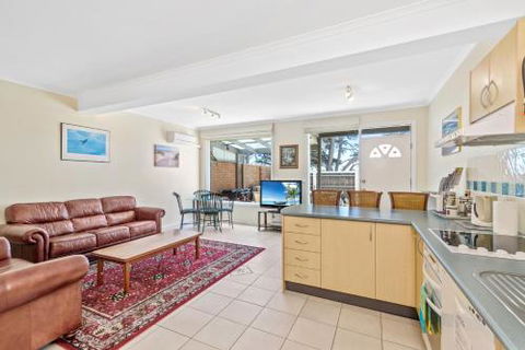 Black Dolphin Waterfront Apartment - Accommodation Fremantle 1