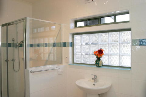 Black Dolphin Waterfront Apartment - Accommodation Fremantle 4