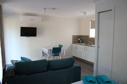 Silver Wattle Caravan Park - Accommodation Fremantle 2