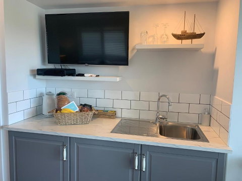 B & B On The Water - Accommodation Fremantle 2