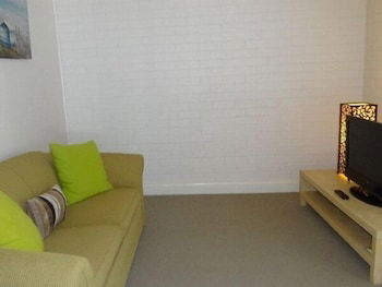 Ironbark - Deluxe Family Townhouse - Accommodation Fremantle 5
