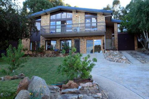 Alpine Apartment Great Location With Views Of Lake Jindabyne - Accommodation Fremantle 0