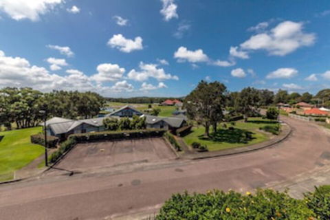 Gleneagles, Unit 53 Horizons Golf Club - Accommodation Fremantle 0