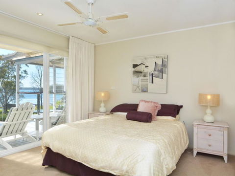 Morisset Bay Waterfront Views Lake House Looking Over Trinity Marina - Accommodation Fremantle 1