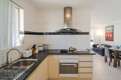 Cosy Murdoch Home - Accommodation Fremantle 0