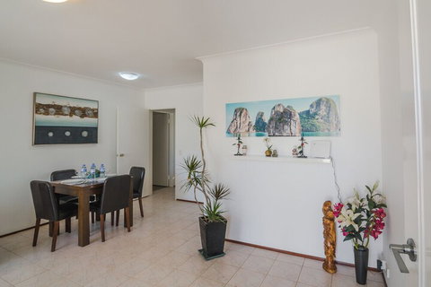 Cosy Murdoch Home - Accommodation Fremantle 2