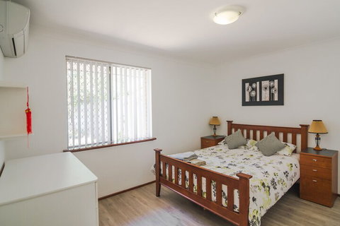 Cosy Murdoch Home - Accommodation Fremantle 1